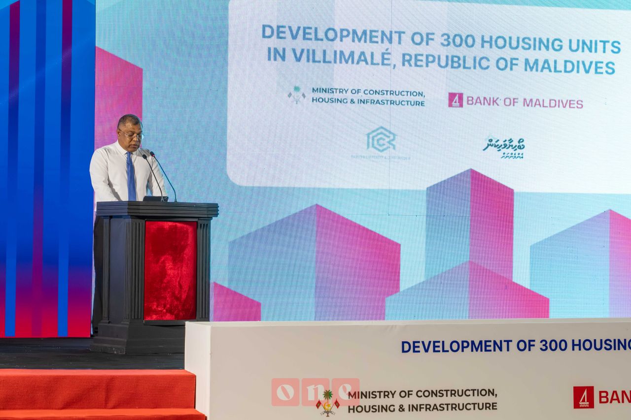 ވަން ފޮޓޯ: ބީއެމްއެލުން ވިލިމާލޭގައި ތަރައްގީކުރާ 300 ހައުސިން ޔުނިޓުގެ ބިންގާ އެޅުން 