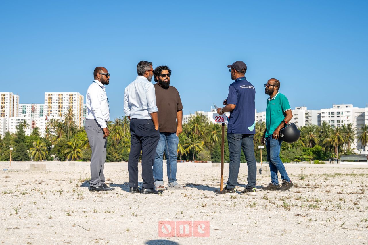 ވަން ފޮޓޯ: ހުޅުމާލޭ ފޭސް 3 އިން ބިން ހަވާލުކުރަން ފެށުން