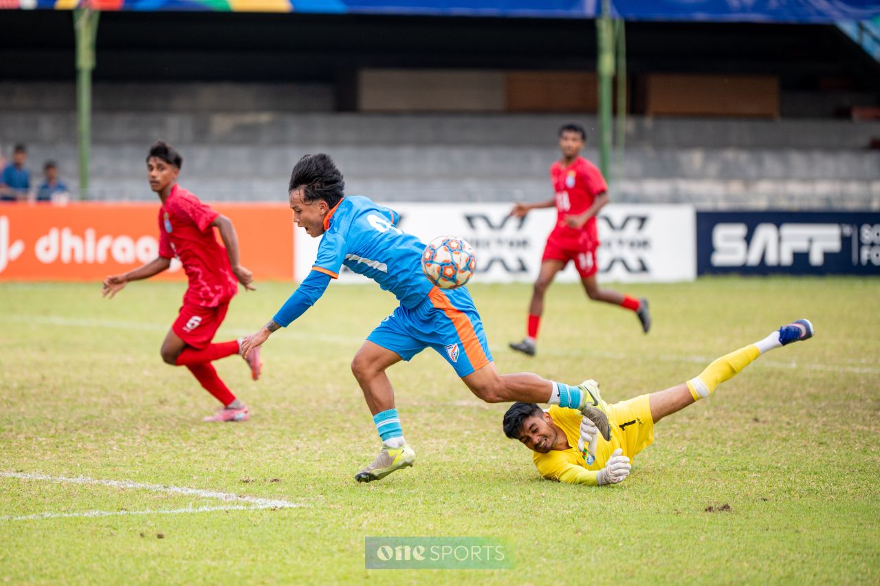 ވަން ފޮޓޯ: ސާފް 20 އަހަރުން ދަށުގެ މުބާރާތުގައި އިންޑިއާއާއި ބަންގްލަދޭޝްގެ ކުރިމަތިލުން