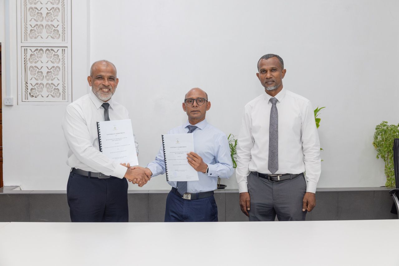 Mahibadhoo 100 kunburudhoo gai 25 flat hadhan HDC aa havaalukohfi