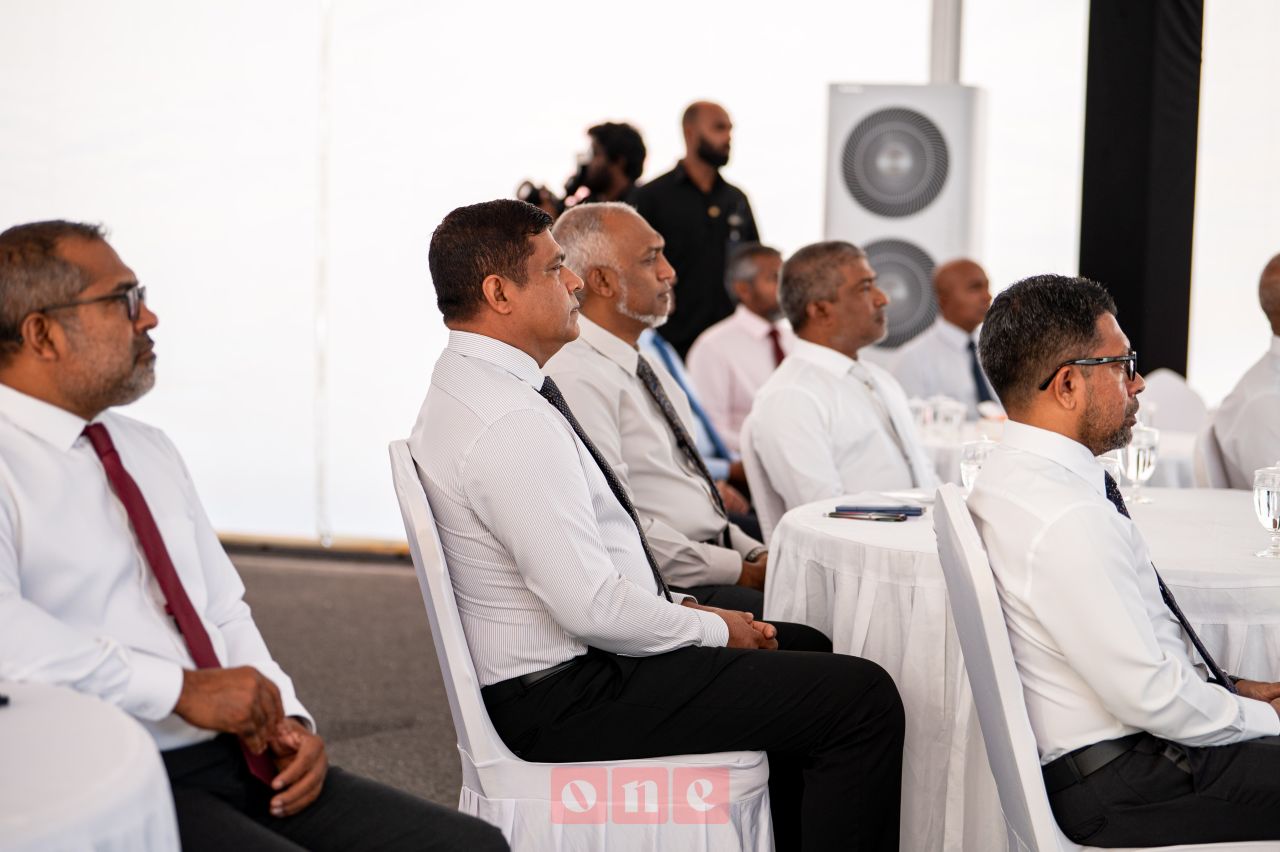 ވަން ފޮޓޯ: ހުޅުމާލޭގައި ގާއިމުކުރާ ޕާކިން ބިލްޑިންގެ ބިންގާ އެޅުން 