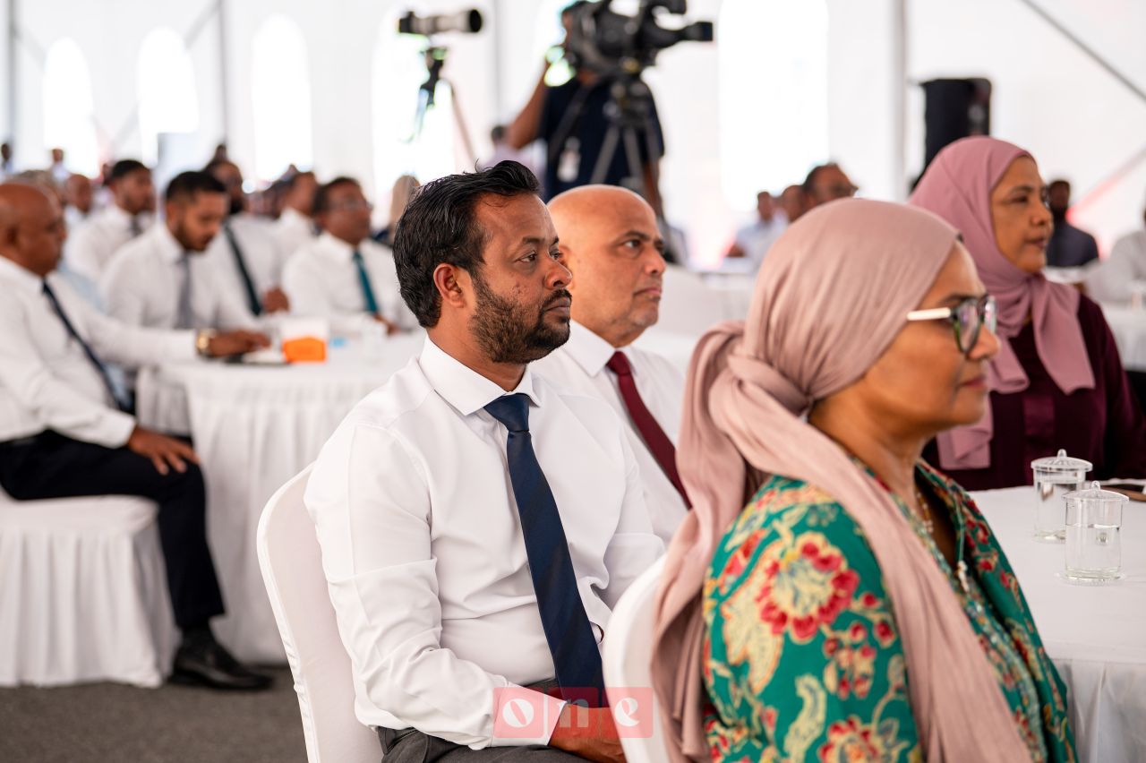 ވަން ފޮޓޯ: ހުޅުމާލޭގައި ގާއިމުކުރާ ޕާކިން ބިލްޑިންގެ ބިންގާ އެޅުން 
