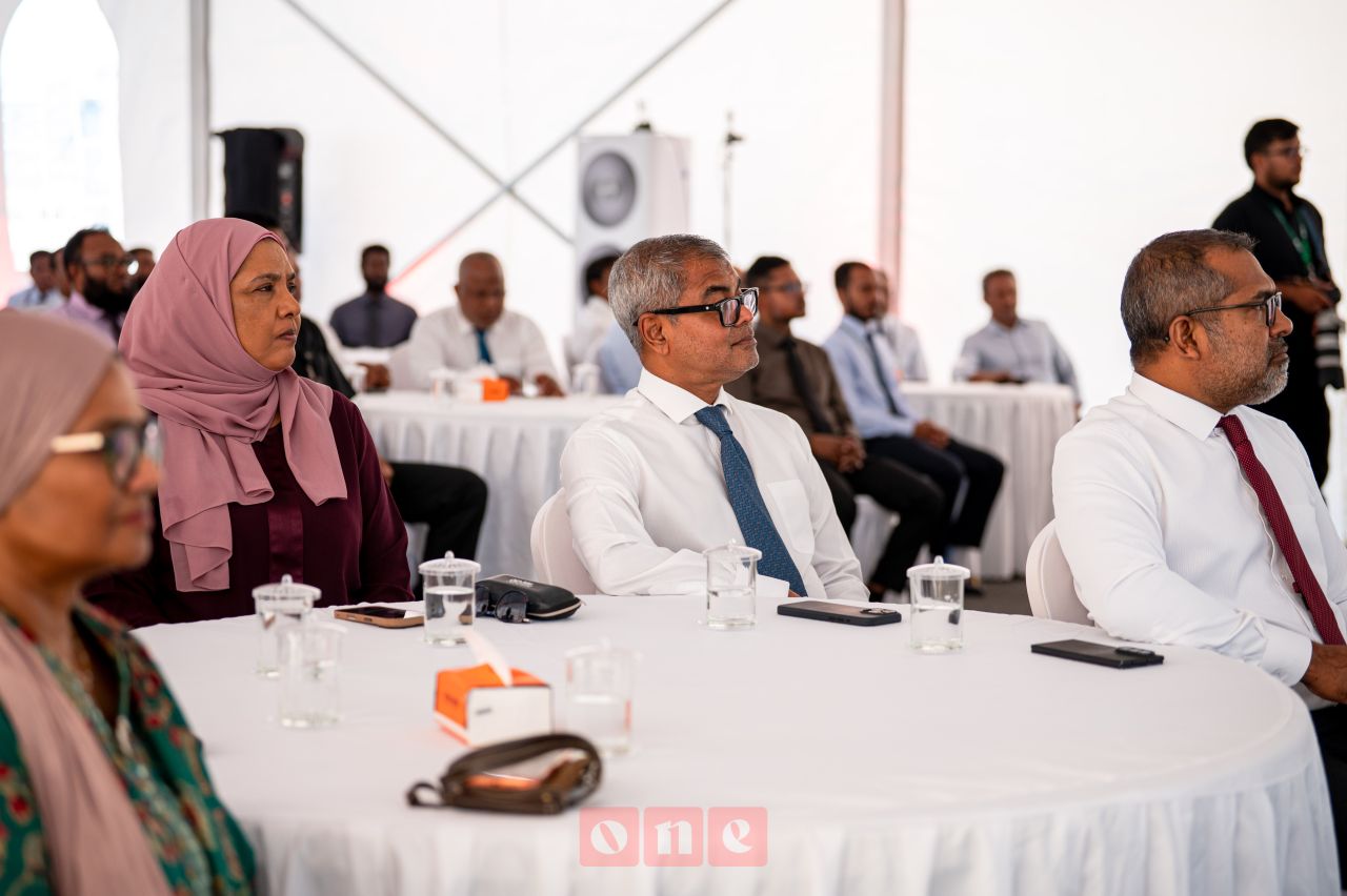 ވަން ފޮޓޯ: ހުޅުމާލޭގައި ގާއިމުކުރާ ޕާކިން ބިލްޑިންގެ ބިންގާ އެޅުން 