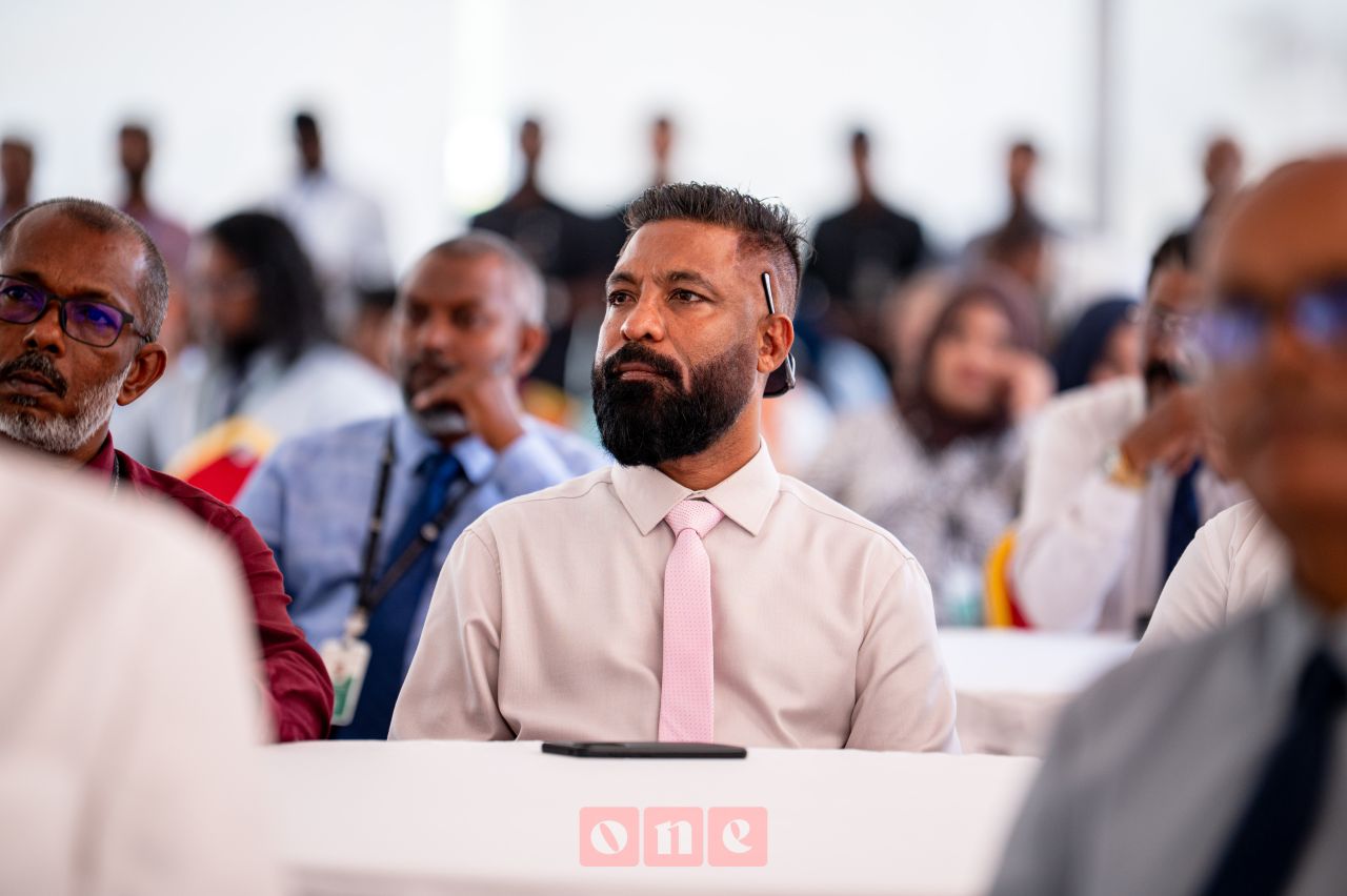 ވަން ފޮޓޯ: ހުޅުމާލޭގައި ގާއިމުކުރާ ޕާކިން ބިލްޑިންގެ ބިންގާ އެޅުން 