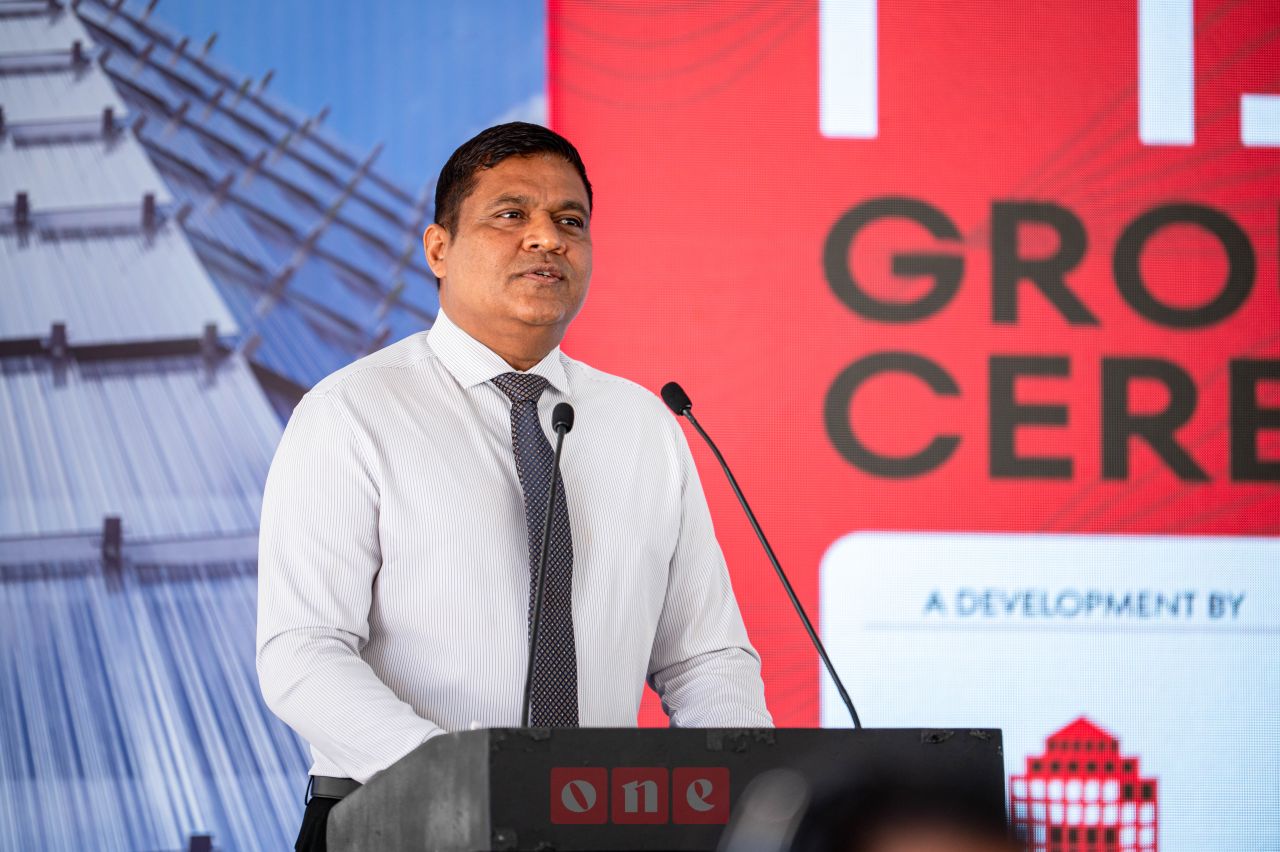 ވަން ފޮޓޯ: ހުޅުމާލޭގައި ގާއިމުކުރާ ޕާކިން ބިލްޑިންގެ ބިންގާ އެޅުން 