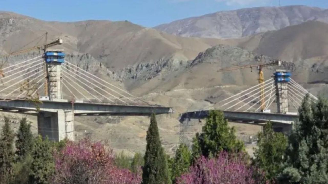 Iran gai hunna medhuirumatheege enme uss bridge ah hamalaa dheefi