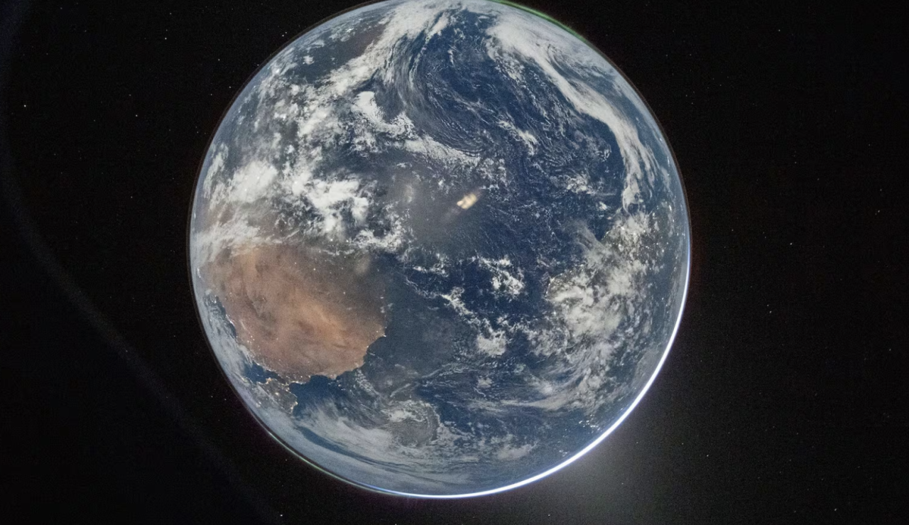 Hndhah dhiya astronaut in negi dhuniyeyge photo dhakkaalaifi