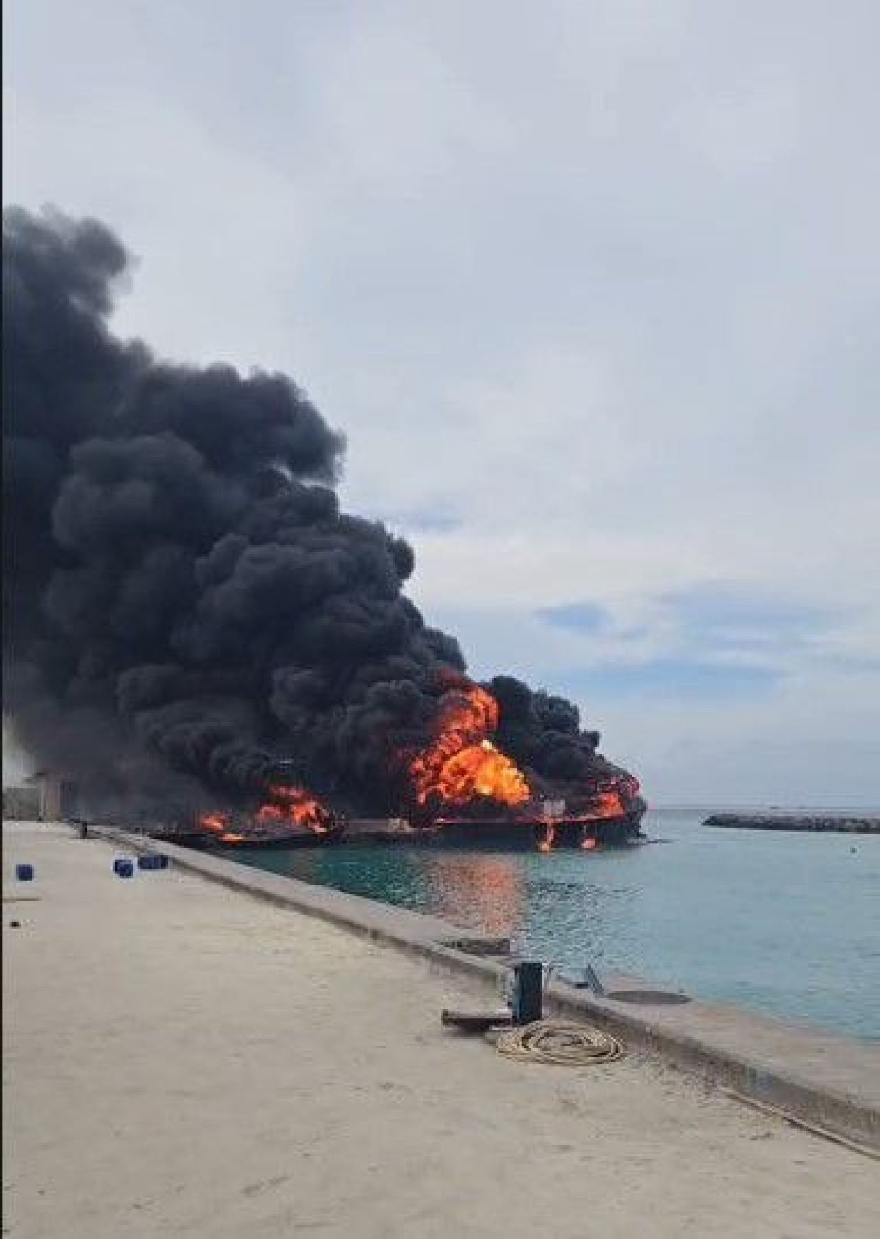 Feeali bandharugai oiy theyo boatehgai roavejje, ekaku fihigen faruvaa dhenee