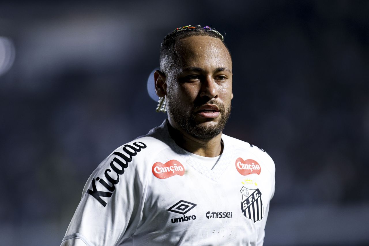 World Cup ah thayyaarukan saabithu kohdheyn Neymar ah othee 2 mas