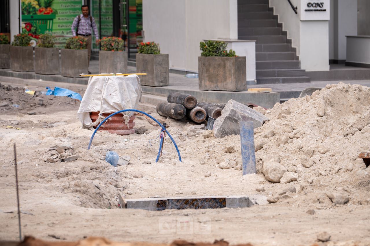 ވަން ފޮޓޯ: ބޮޑުތަކުރުފާނުމަގު ހެދުމުގެ މަސައްކަތް ބާރަށް ކުރިއަށްދަނީ