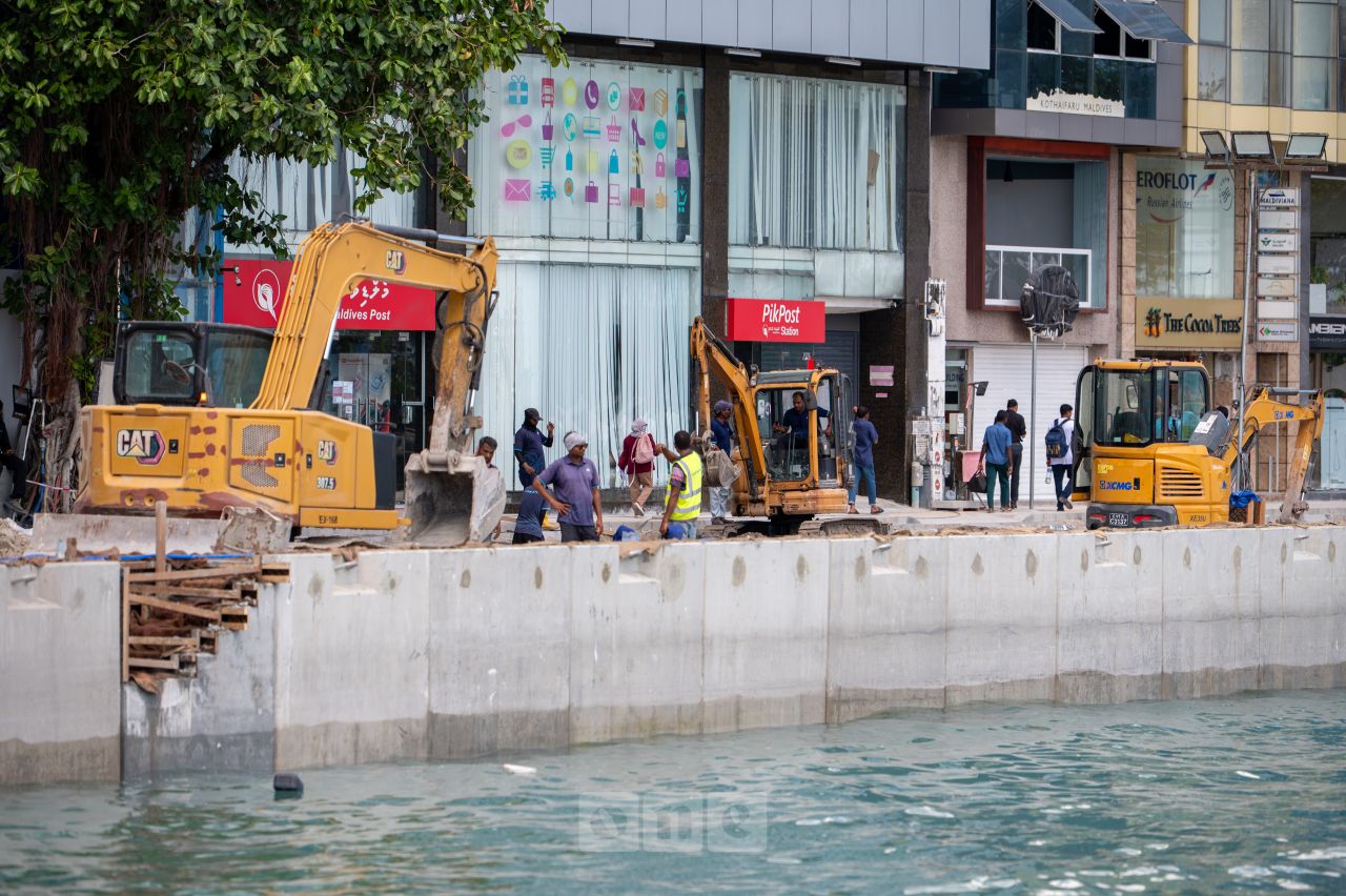 ވަން ފޮޓޯ: ބޮޑުތަކުރުފާނުމަގު ހެދުމުގެ މަސައްކަތް ބާރަށް ކުރިއަށްދަނީ