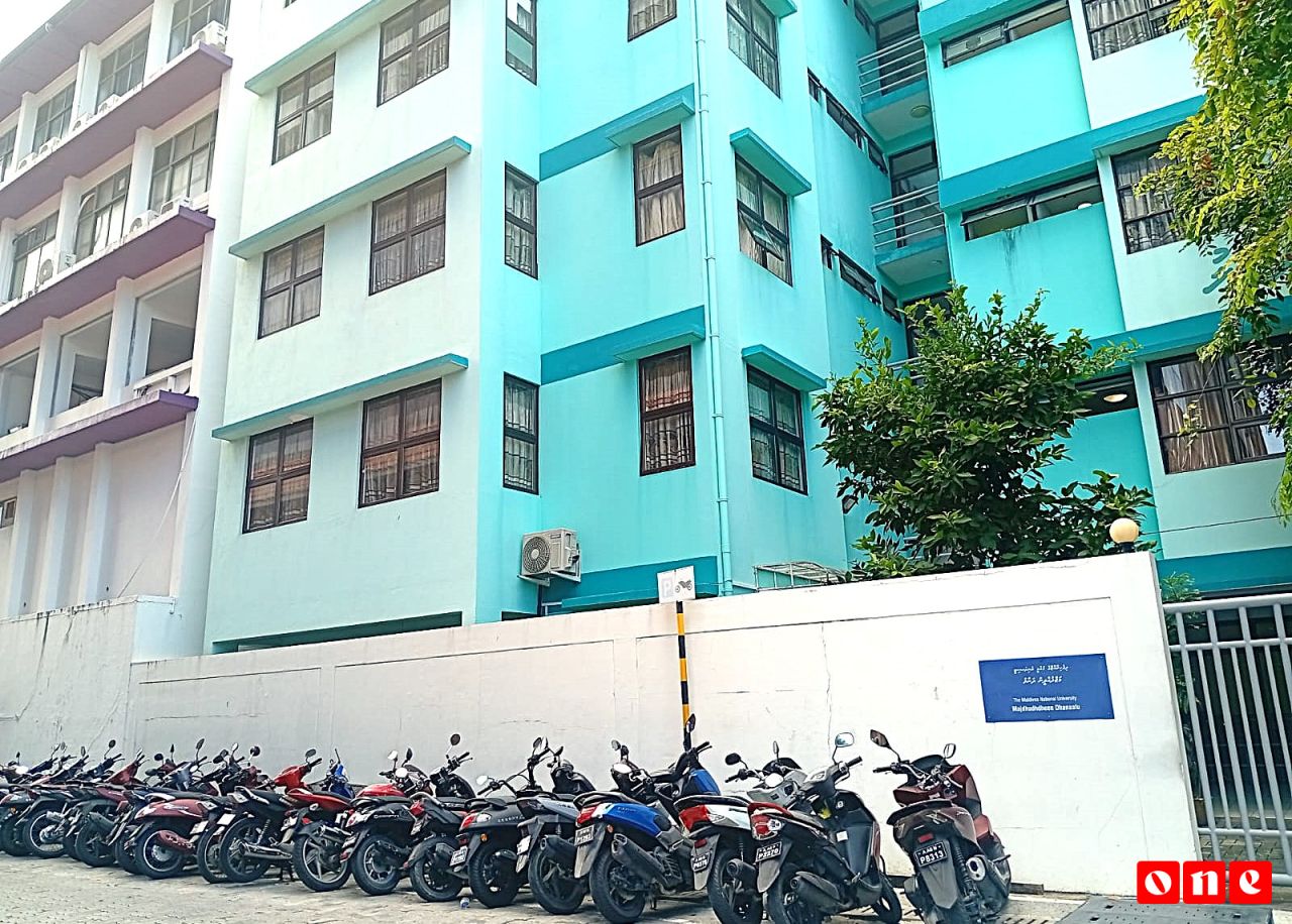 Maruvi meehaa aa gulhey gothun hageegathaa hilaafu vaahaka nuthuran edhijje