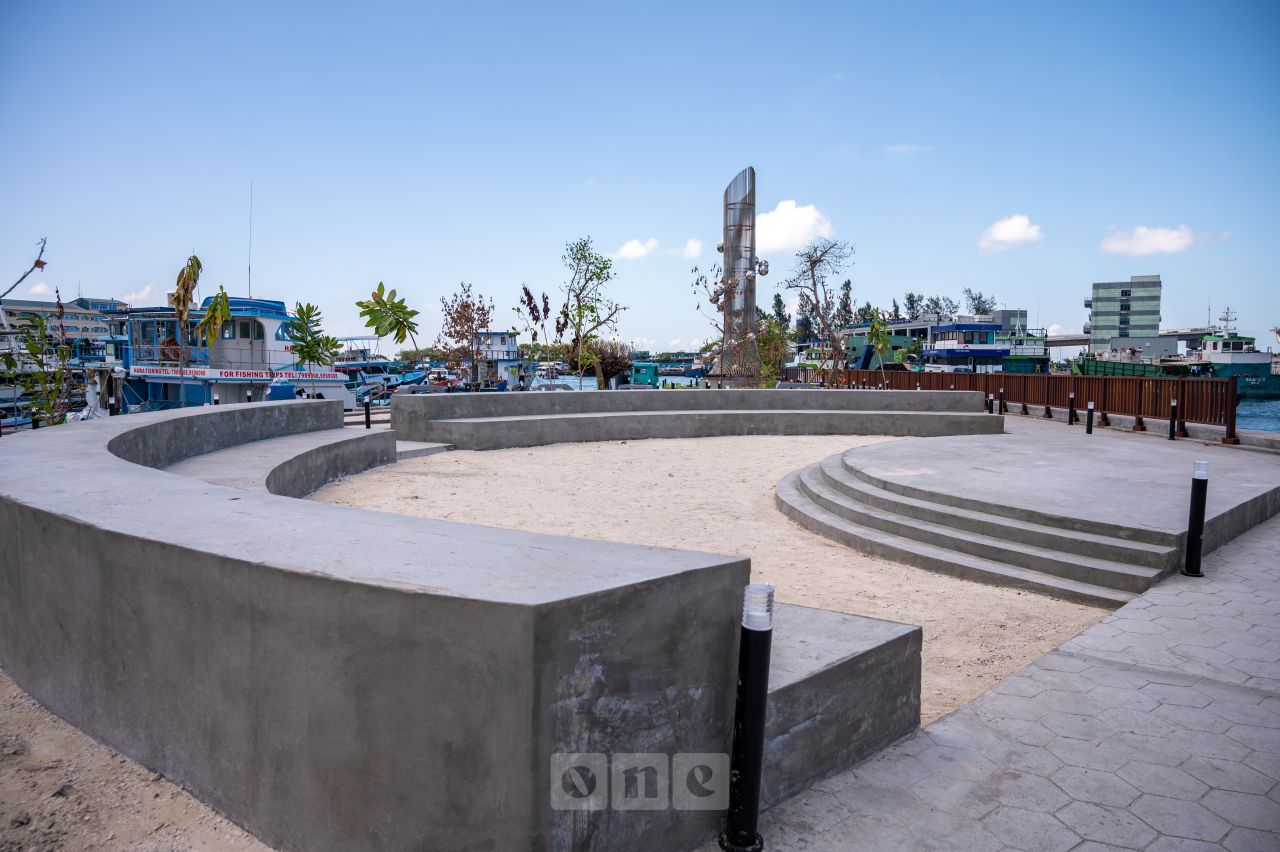 ވަން ފޮޓޯ: ސުނާމީ ބިނާ މައިޒާން އަލުން ތަރައްގީ ކުރުން