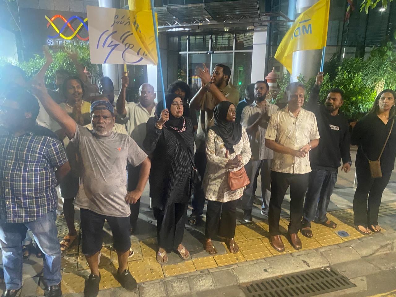 Mayor Azim ah muzaaharaa therein hamalaa dheefi