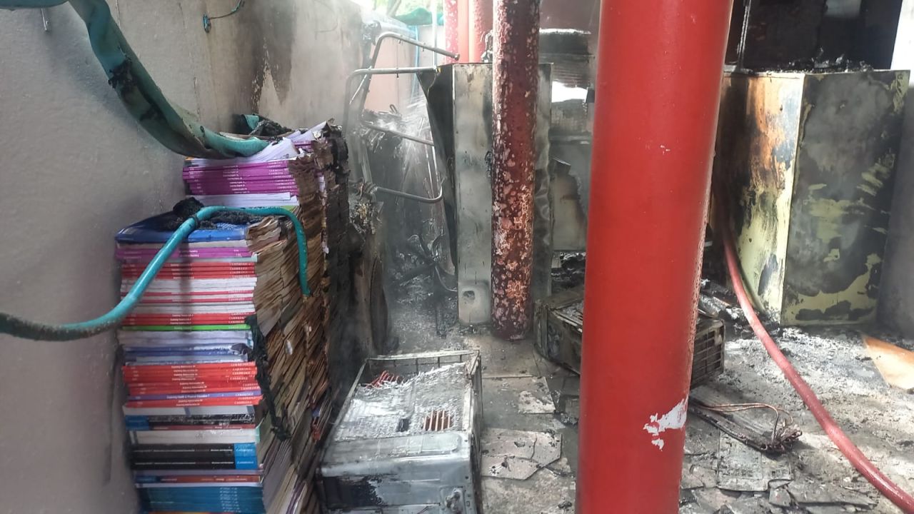 Addu Feydhoo school ge library gai alifaan roavejje