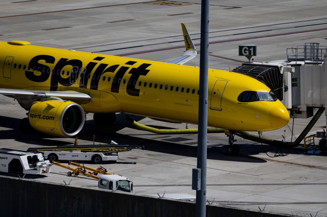 America ge Spirit Airlines bangurootuve dhathuruthah huttaalanee