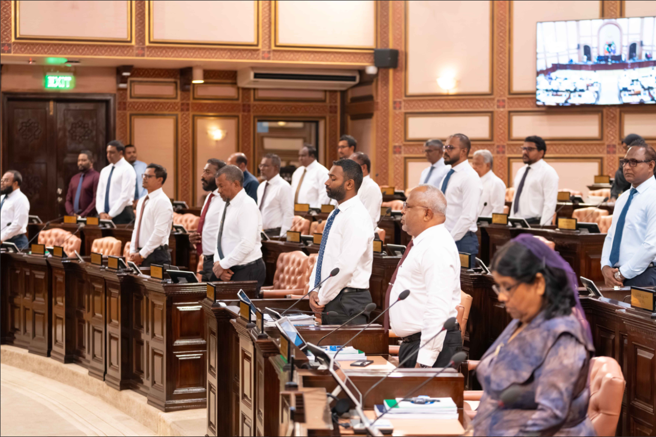 Kureege member Raamizge handhaanugai sukootheh