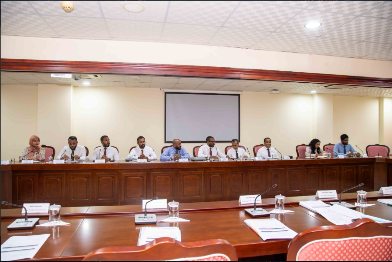 Muvazzafun CSC ah badhalu kurumun nazaahaiytheri kamaamedhu suvaalu ufedhey: Nimaal