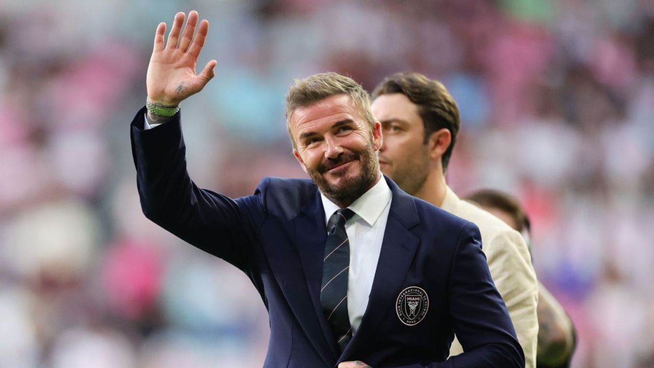 Haassa sharafakaaeku Beckham billionaire akah 