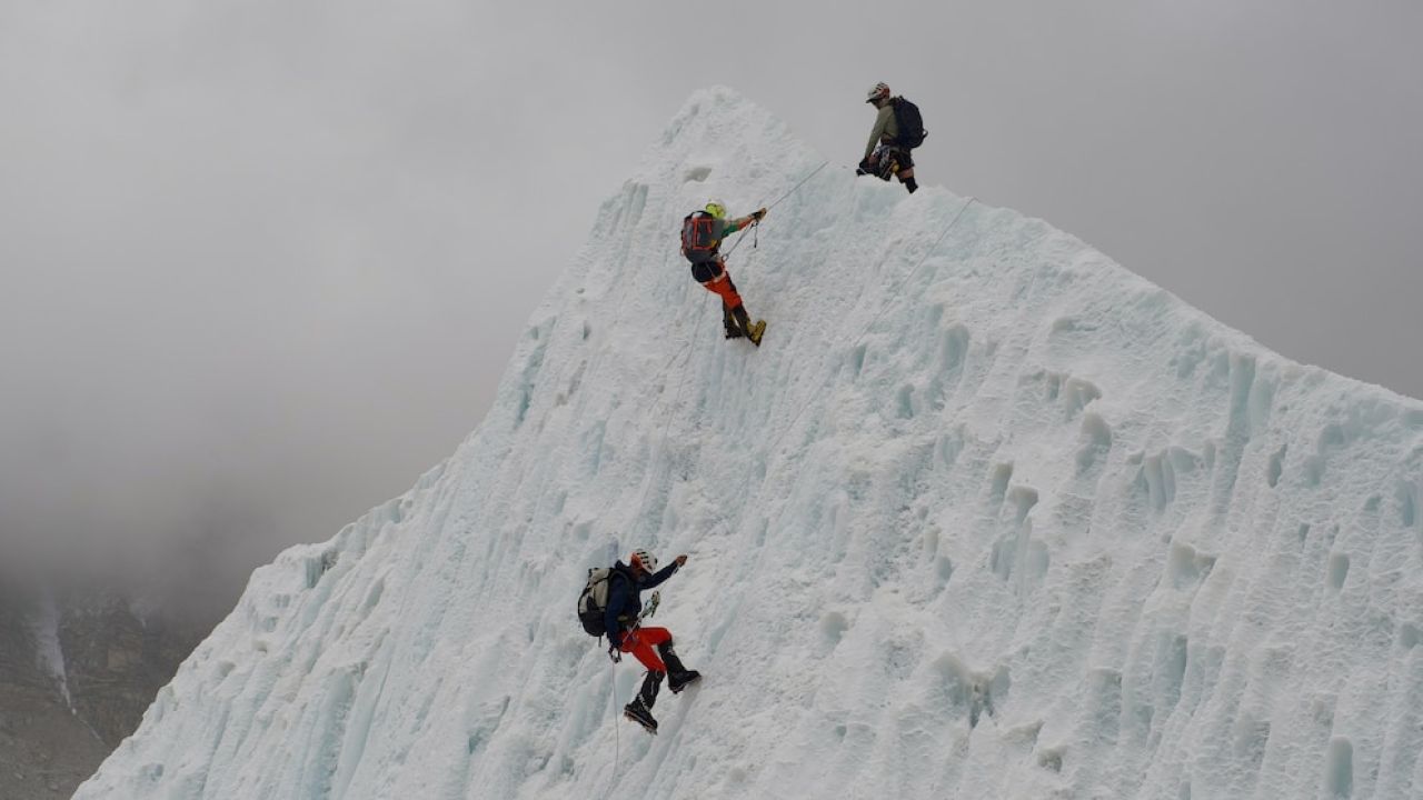 Eh dhuvas thereygai 274 meehun Mount Everest ge enme machchah arai record eh hadhaifi
