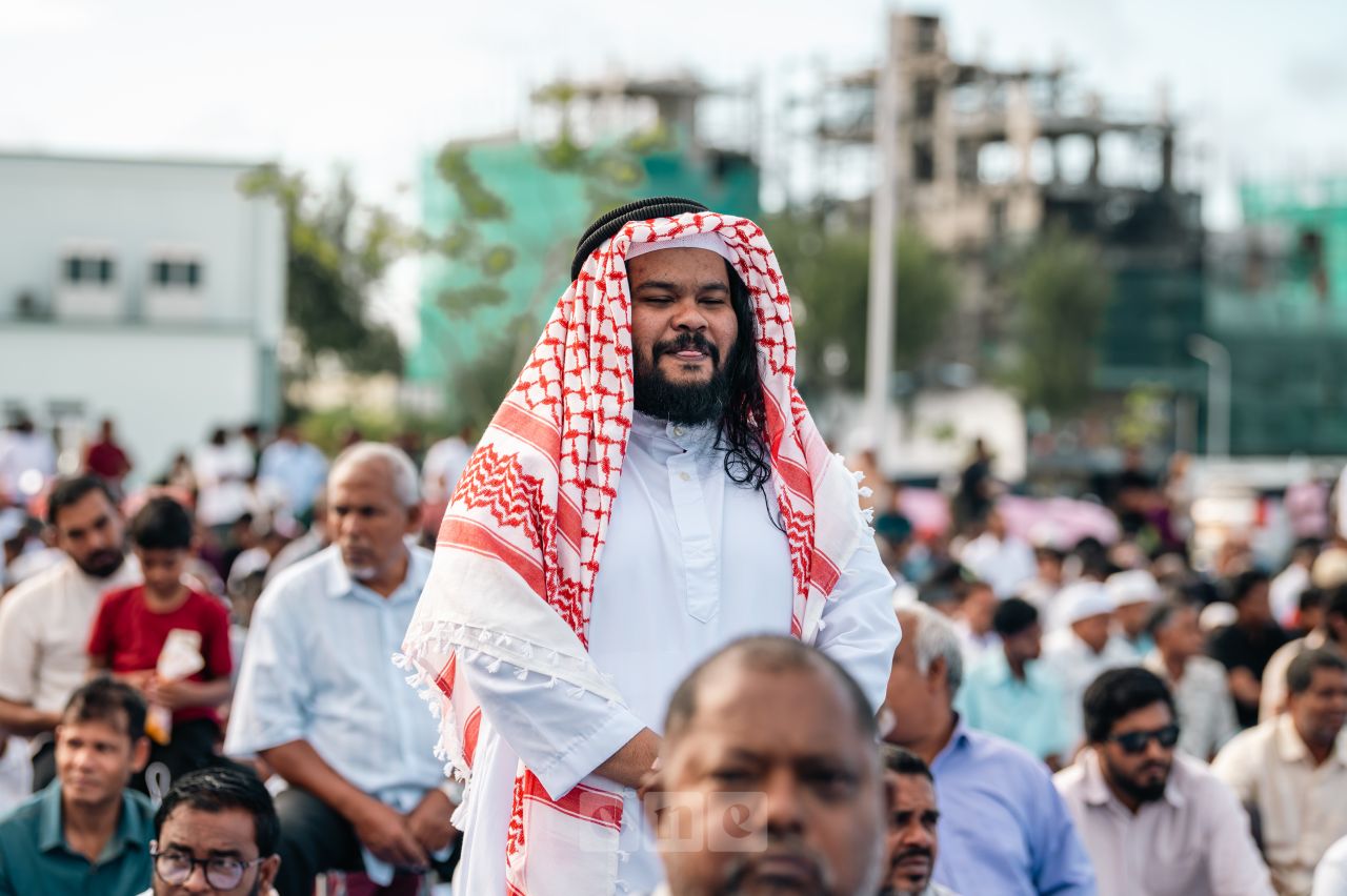 ވަން ފޮޓޯ: އީދު ނަމާދު ބޮޑު ޖަމާއަތުގައި ކުރުން