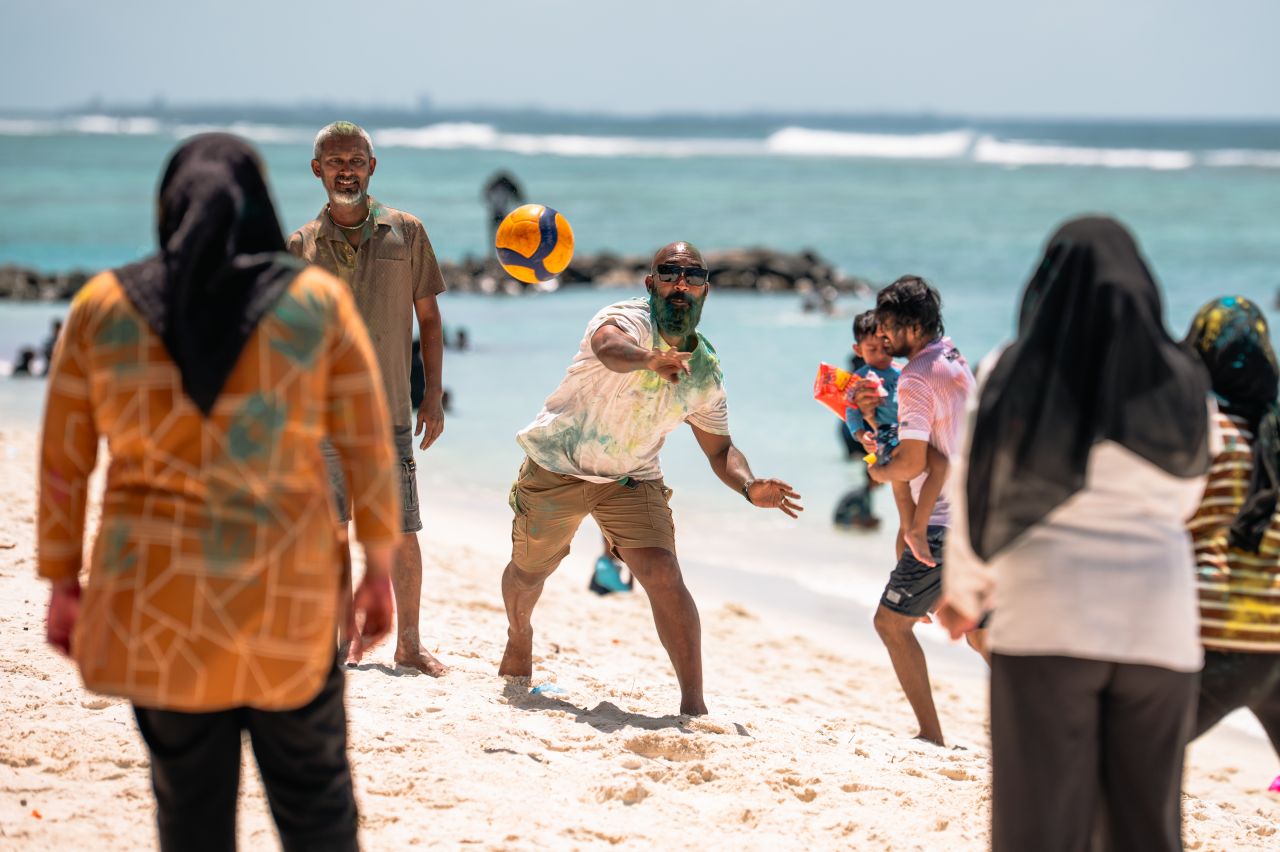 ވަން ފޮޓޯ: ހުޅުމާލޭގައި ބޮޑު އީދު މަޖާކުރުން