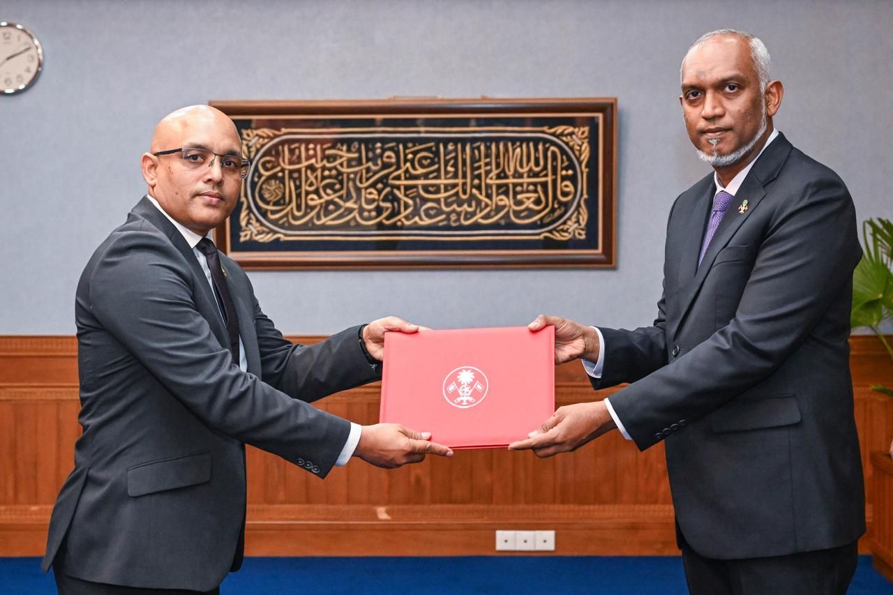 Finance minister akah  Tax commissioner Zareeru ayyanukurahvaifi 
