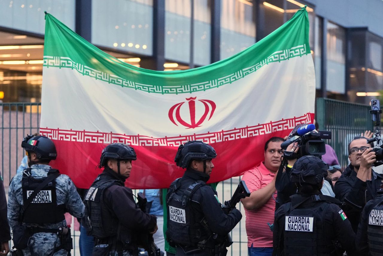 Iran supporter innah bodu bey insaafeh, fahuvaguthu ticket nudheyn nimmaifi 