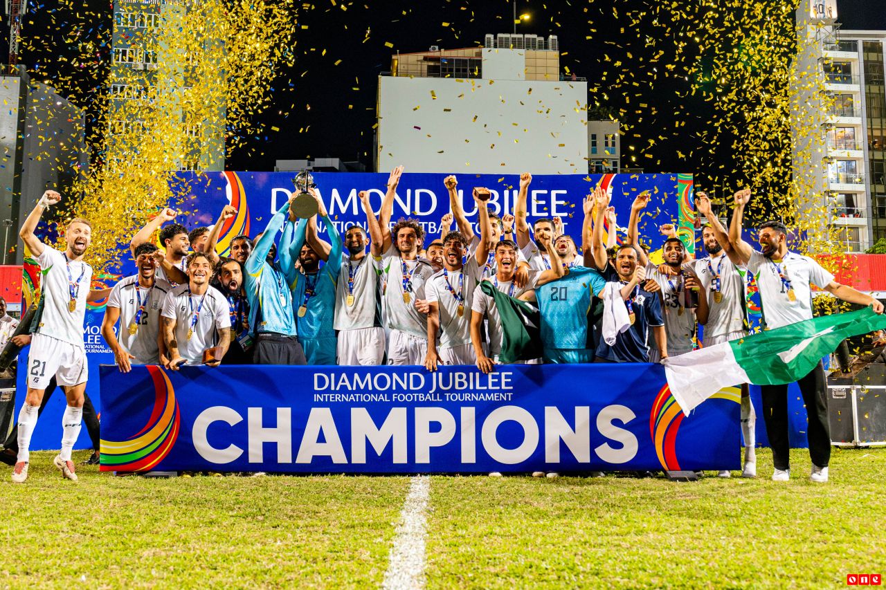Afghan balikoh, Pakistan in Diamond Jubilee mubaaraiyy kaamiyaabu koffi 
