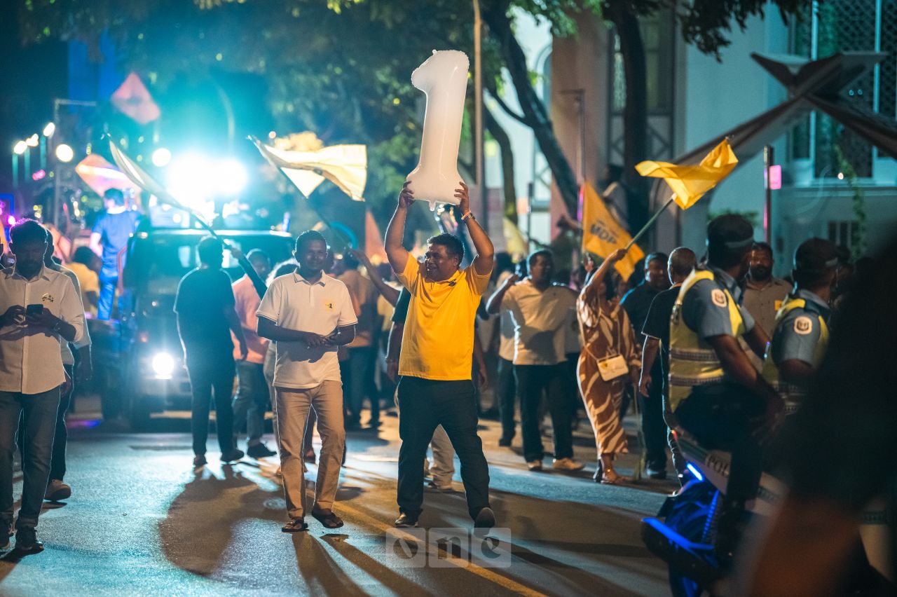 ވަން ފޮޓޯ: ނަޝީދުގެ ކެމްޕެއިން ނިންމާލުމުގެ ހަރަކާތް 