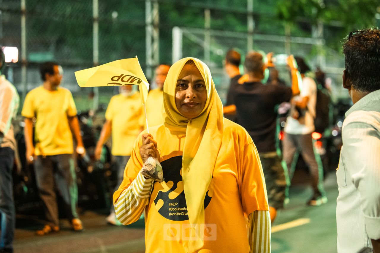 ވަން ފޮޓޯ: ނަޝީދުގެ ކެމްޕެއިން ނިންމާލުމުގެ ހަރަކާތް 