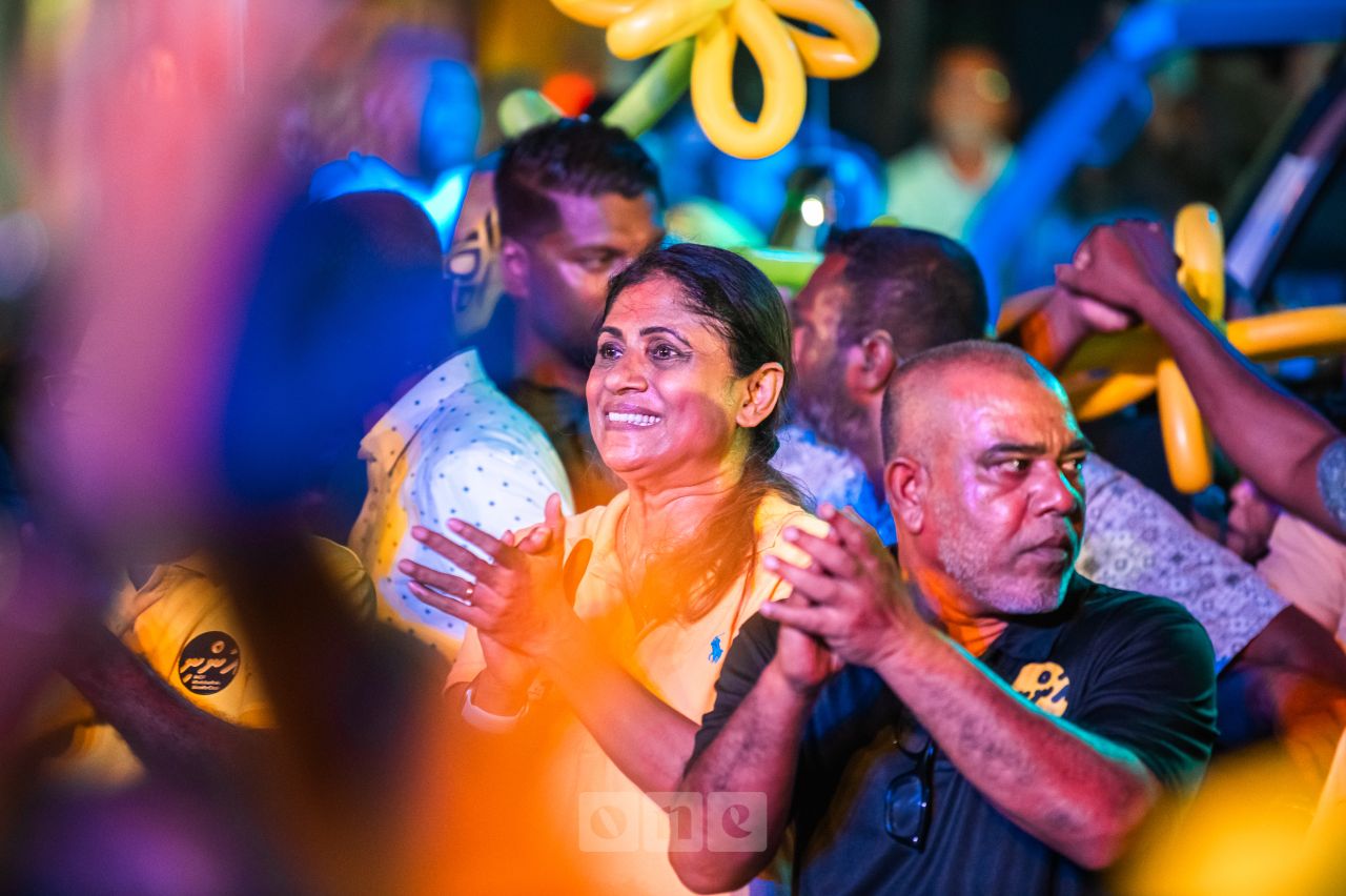 ވަން ފޮޓޯ: ނަޝީދުގެ ކެމްޕެއިން ނިންމާލުމުގެ ހަރަކާތް 