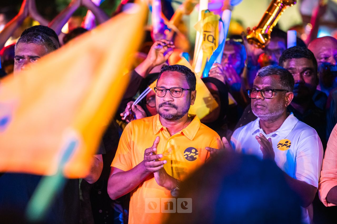 ވަން ފޮޓޯ: ނަޝީދުގެ ކެމްޕެއިން ނިންމާލުމުގެ ހަރަކާތް 