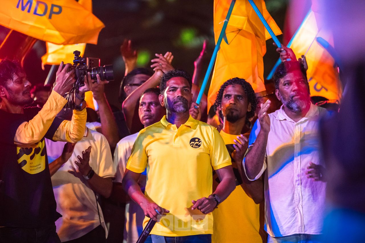 ވަން ފޮޓޯ: ނަޝީދުގެ ކެމްޕެއިން ނިންމާލުމުގެ ހަރަކާތް 