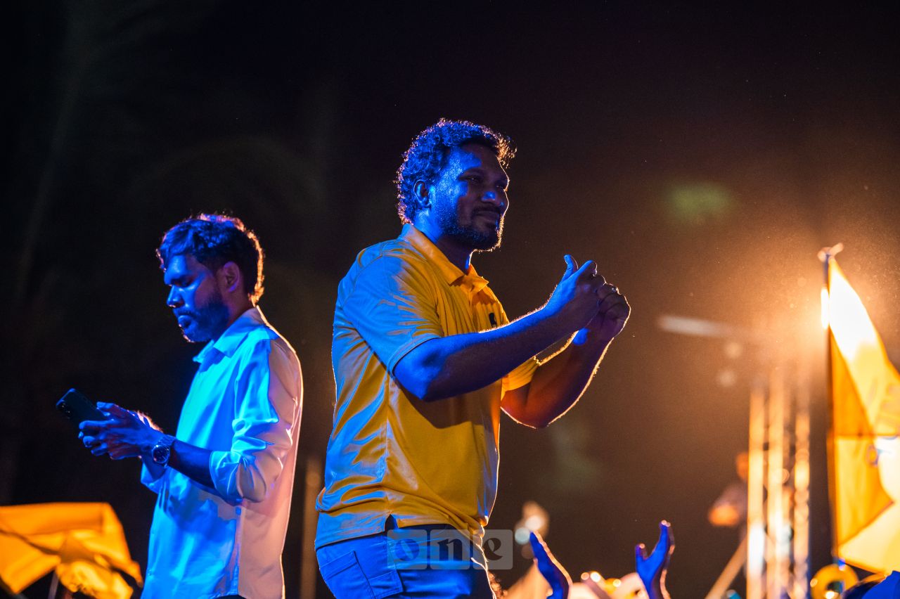 ވަން ފޮޓޯ: ނަޝީދުގެ ކެމްޕެއިން ނިންމާލުމުގެ ހަރަކާތް 