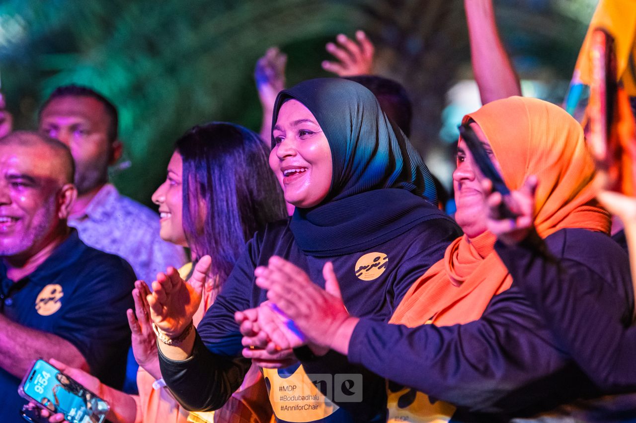ވަން ފޮޓޯ: ނަޝީދުގެ ކެމްޕެއިން ނިންމާލުމުގެ ހަރަކާތް 