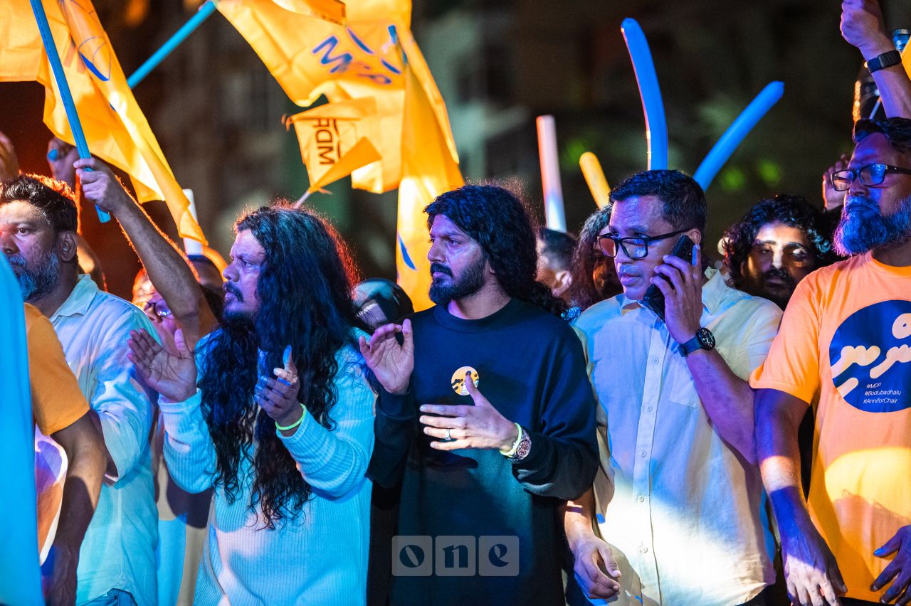 ވަން ފޮޓޯ: ނަޝީދުގެ ކެމްޕެއިން ނިންމާލުމުގެ ހަރަކާތް 