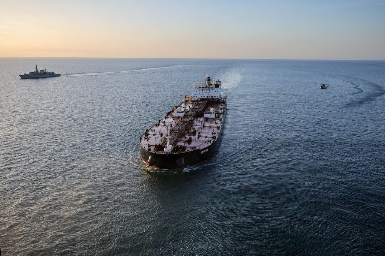 Ingireysi kanduge sifain Russia ge theyo tanker eh hifahattaifi