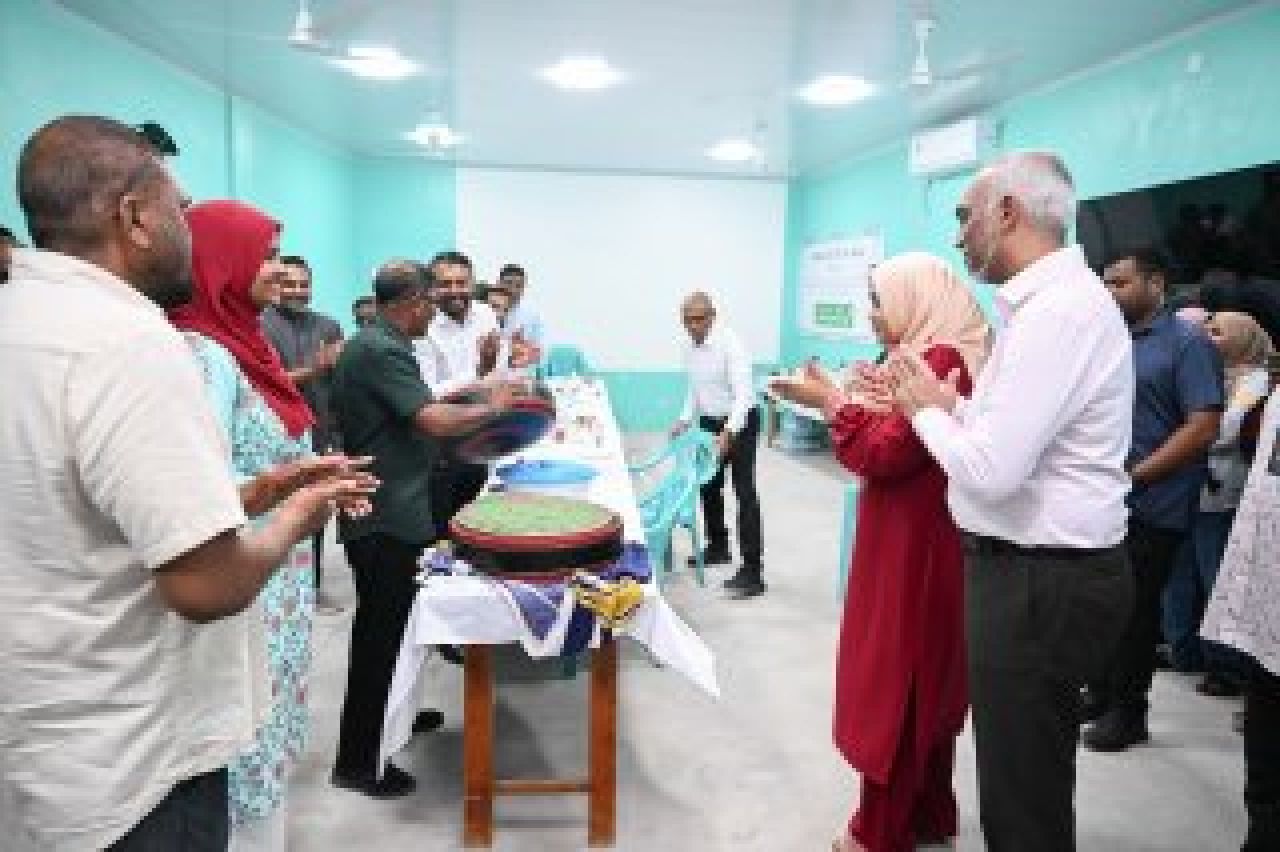 ފޮޓޯ: މީދޫން ރައީސްގެ ދެކަނބަލުންނަށް ހޫނު މަރުހަބާއެއް