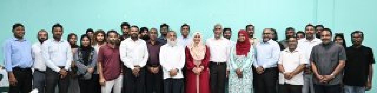 ފޮޓޯ: މީދޫން ރައީސްގެ ދެކަނބަލުންނަށް ހޫނު މަރުހަބާއެއް