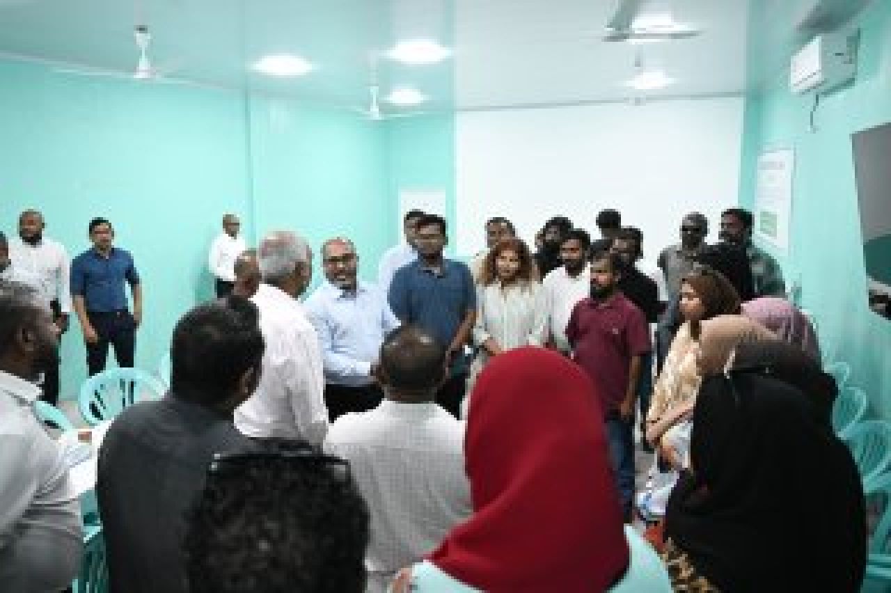 ފޮޓޯ: މީދޫން ރައީސްގެ ދެކަނބަލުންނަށް ހޫނު މަރުހަބާއެއް