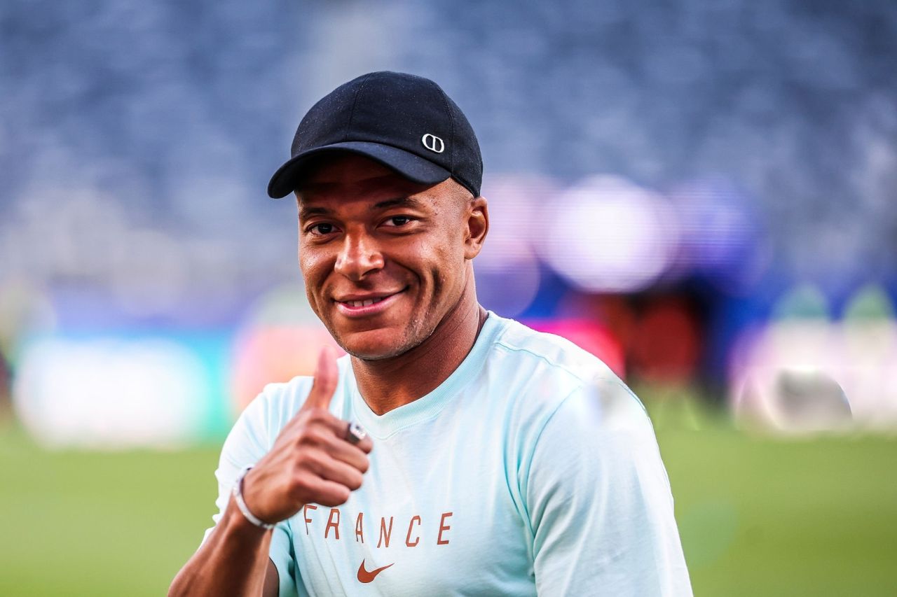 Record muguraalaa Mbappe bunee faadukiyunthakah samaalukan nudheyne kamah 