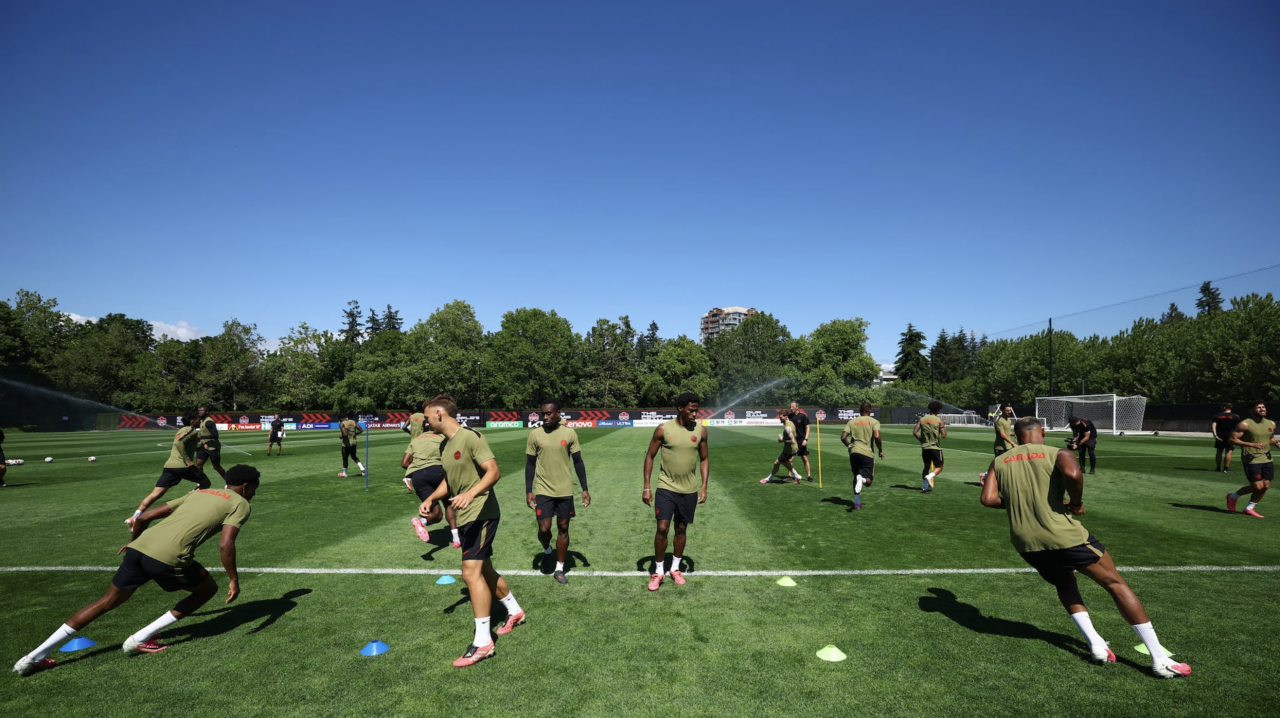 Davies fit, Qatar aa dhekolhah Canada inn nukunnaanee match ge control hoadhan