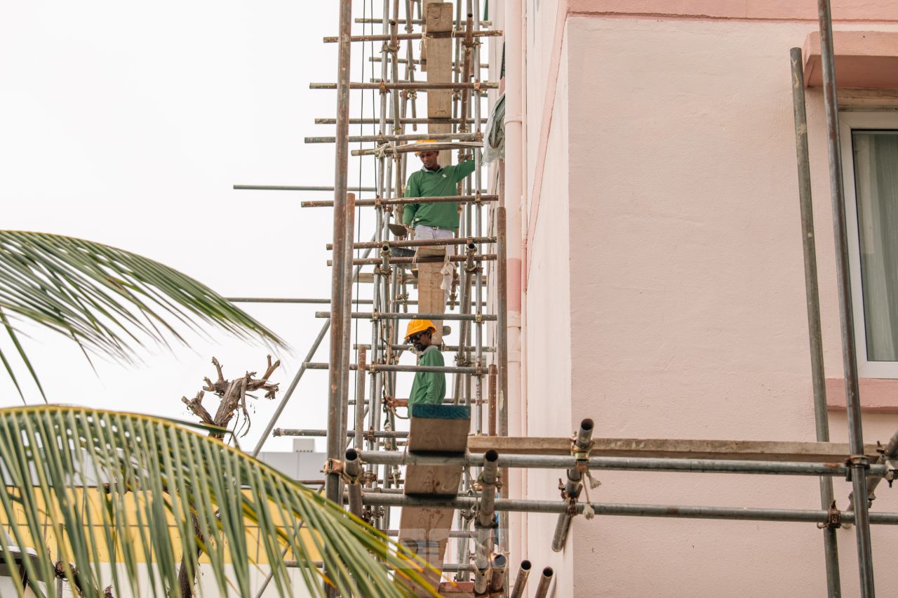 ވަން ފޮޓޯ: 704 ފްލެޓް މަރާމާތުކުރުމުގެ މަސައްކަތް ކުރިއަށްދަނީ