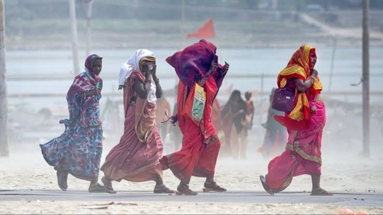 India ge hoonumin mahchah dhiumuge sababun school thah bandhukoh, anhenun vazeefaa dhookohlan majubooruvejje