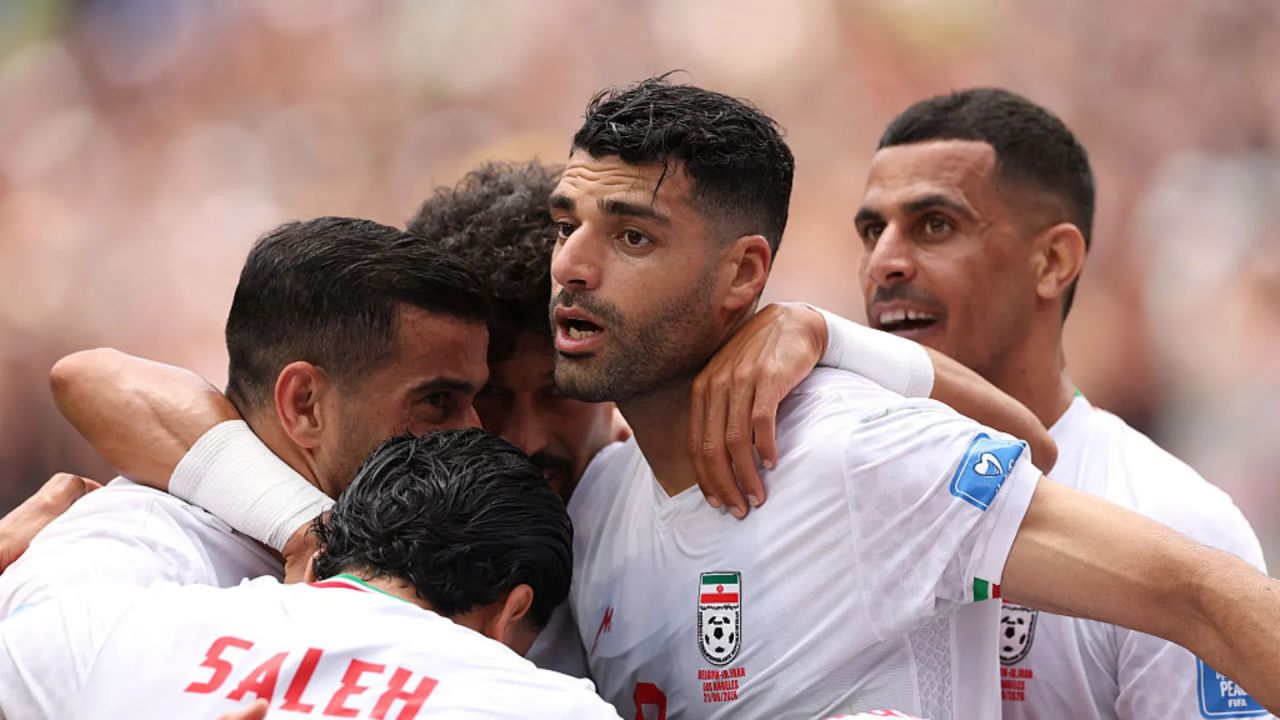 Lui eh dhin Iran team ah aiport in undhaguu thakeh 
