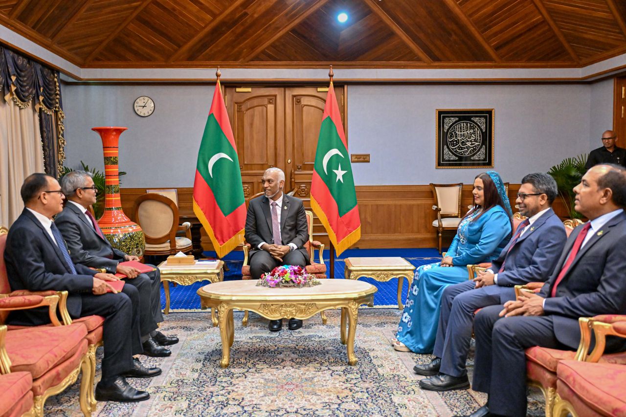 UAE safeerakah Thoriq, Qatarge safeerakah Shareef ayyanu kuravvaifi