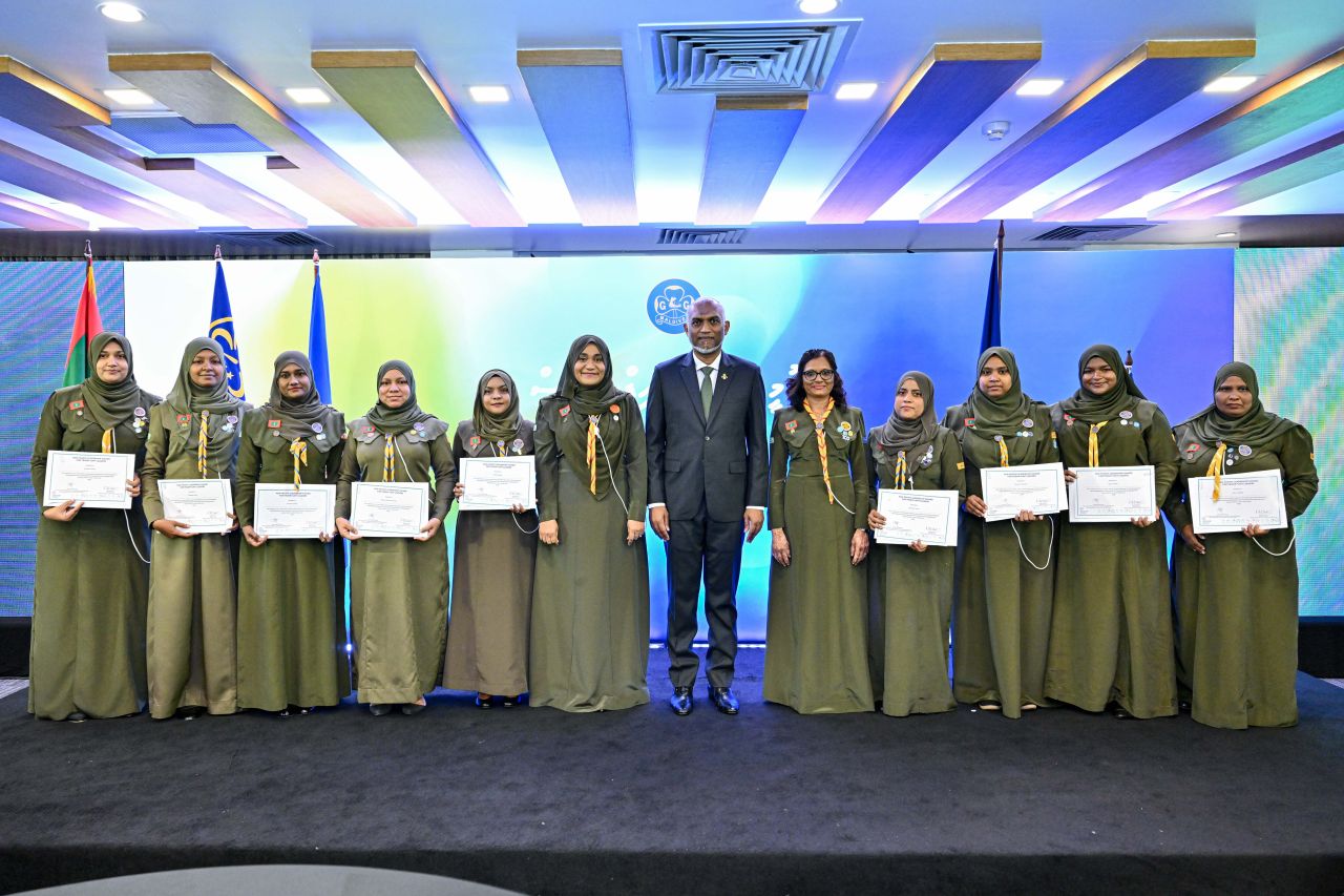 Girl guide dhuvas faahaga kurumuge rasmiyaathu Raees sharafuverikohdheefi