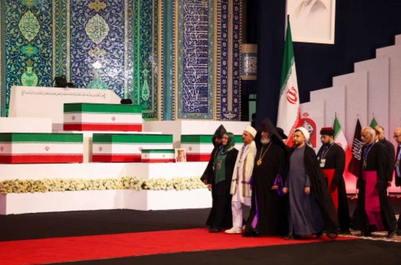 Sayyed Ali Khamenei ge janaazaain Iran ge magaamu haamavun