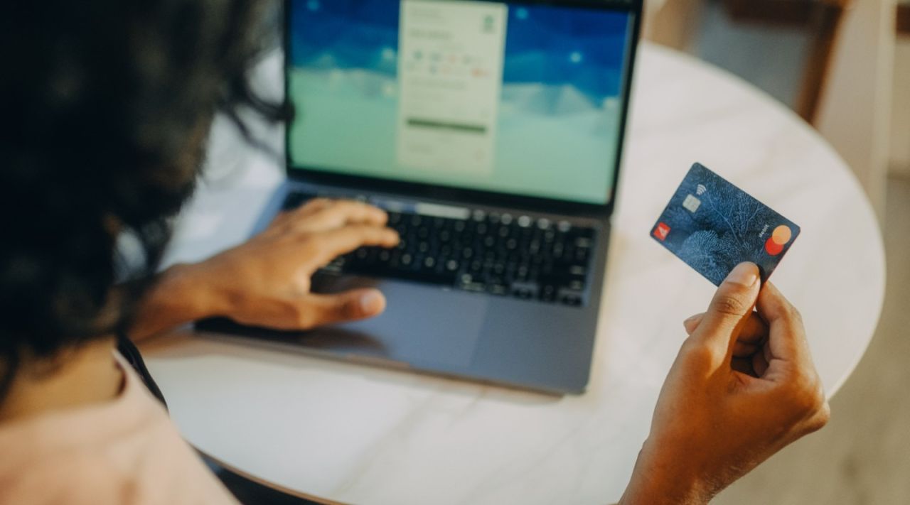 BML Master Card beynun kohgen 100,000 rufiyaa hoadhumuge furusathu